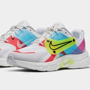 Like NEW Nike Alphina 5000 sneakers